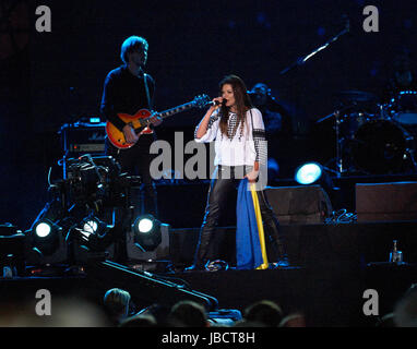 Kiev, Ukraine. 10 Juin, 2017. La chanteuse ukrainienne Ruslana effectue sur la scène à la place européenne à Kiev pendant les concerts consacrés à l'annulation d'exigences en matière de visa de court séjour pour les citoyens ukrainiens Dmytro Crédit : Aliokhin/Alamy Live News Banque D'Images