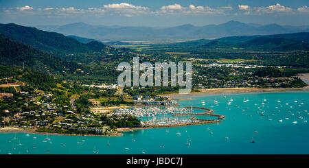 Vue aérienne d'Airlie Beach, Queensland Banque D'Images