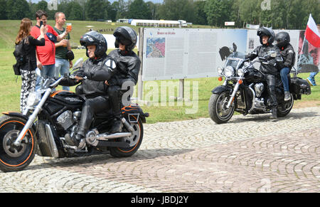 Les cavaliers sur leurs chevaux d'acier. Moto Harley Davidson Club. Banque D'Images