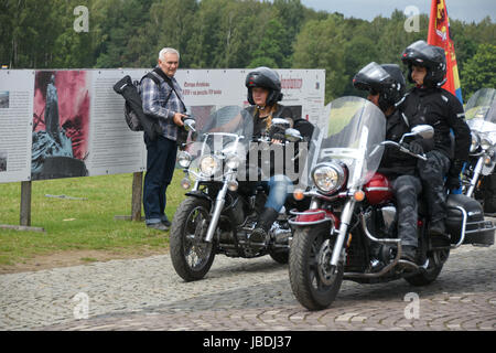 Les cavaliers sur leurs chevaux d'acier. Moto Harley Davidson Club. Banque D'Images