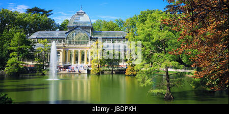 Crystal Palace (Palais de cristal) dans le parc du Retiro, Madrid, Espagne. Banque D'Images