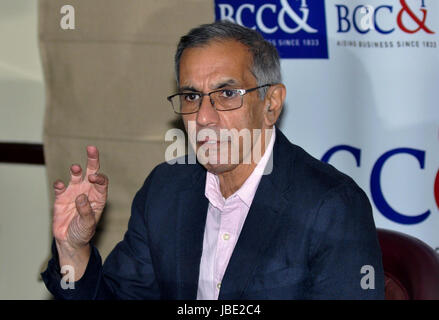 Discours du professeur S Akbar Zaidi, économiste politique pakistanais sur "Commerce et possibilités économiques et des contraintes entre l'Inde et le Pakistan" organisé par le Bengale Chambre de Commerce et d'Industrie de Calcutta le 10 juin 2017. (Photo par : Saikat Paul / Pacific Press) Banque D'Images