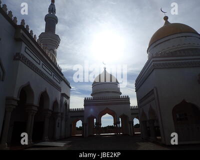 Le Sultan Haji Hassanal Bolkiah Masjid, également connu sous le nom de la Grande Mosquée de Cotabato, est la plus grande mosquée de l'Philippines qui est situé dans la ville de Cotabato dans Kalanganan barangay. (Photo par : Sherbien Dacalanio/Pacific Press) Banque D'Images