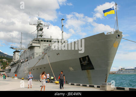 Sébastopol, la Russie - 17 septembre 2007 : navire ukrainien sur le quai dans la Crimée Banque D'Images