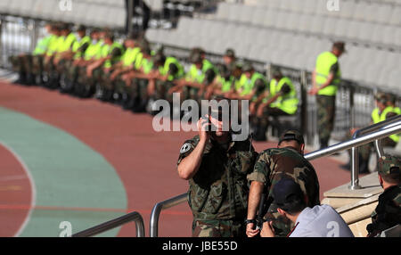 La sécurité dans le stade avant la Coupe du Monde FIFA 2018, de qualification Groupe C match à la Tofik Bakhramov Stadium, Bakou. Banque D'Images