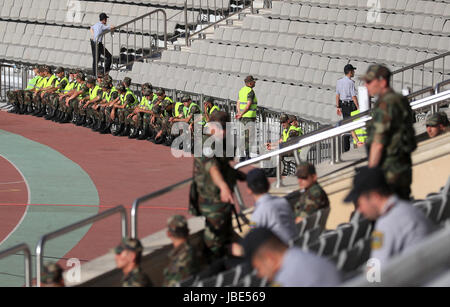 La sécurité dans le stade avant la Coupe du Monde FIFA 2018, de qualification Groupe C match à la Tofik Bakhramov Stadium, Bakou. Banque D'Images