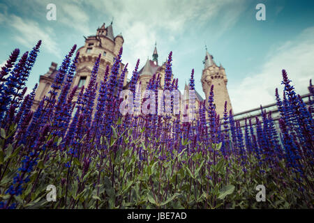 MOSZNA, POLOGNE - June 04, 2017 : Le château de Moszna est un palais historique situé dans un petit village de Moszna est l'un des plus connus monuments de Uppe Banque D'Images