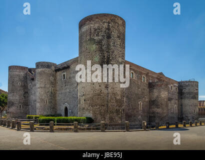 Château d'Ursino (Castello Ursino) ou Castello Svevo di Catania - Catane, Sicile, Italie Banque D'Images