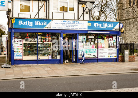 Hatford News Presse, Le Broadway, Bexleyheath, Londres, Angleterre Banque D'Images