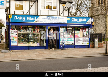 Hatford News Presse, Le Broadway, Bexleyheath, Londres, Angleterre Banque D'Images