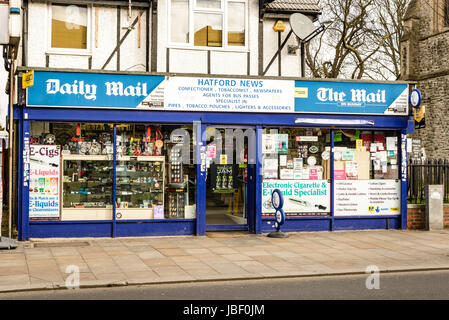 Hatford News Presse, Le Broadway, Bexleyheath, Londres, Angleterre Banque D'Images