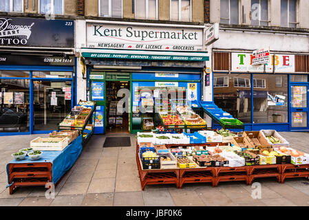 Kent supermarché, magasin général indépendant, le Broadway, Bexleyheath, Londres, Angleterre Banque D'Images