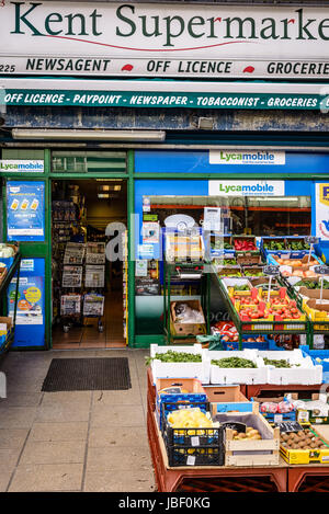 Kent supermarché, magasin général indépendant, le Broadway, Bexleyheath, Londres, Angleterre Banque D'Images