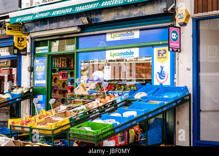 Kent supermarché, magasin général indépendant, le Broadway, Bexleyheath, Londres, Angleterre Banque D'Images
