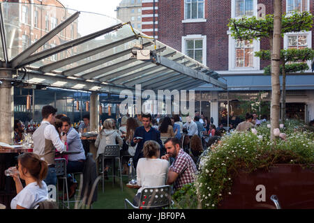 Bluebird Restaurant Courtyard, Kings Road, Chelsea, Londres Banque D'Images