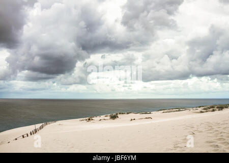 Vue sur la baie de Courlande dans Nida de dune de sable. La lituanie Banque D'Images