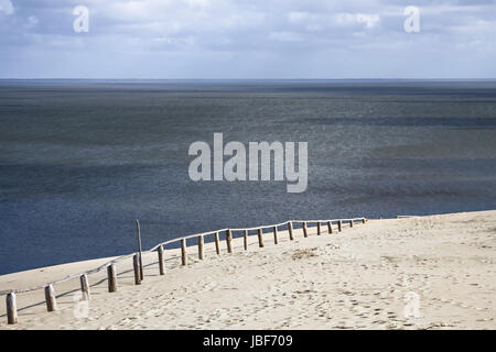 Vue sur la baie de Courlande dans Nida de dune de sable. La lituanie Banque D'Images