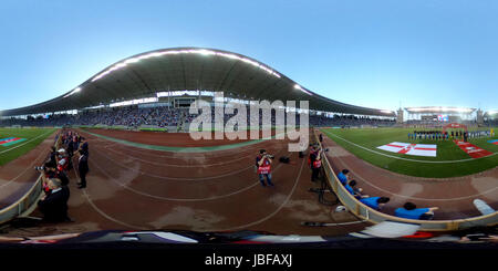 Les joueurs des deux équipes line-up avant la Coupe du Monde FIFA 2018, de qualification Groupe C match à la Tofik Bakhramov Stadium, Bakou. ASSOCIATION DE PRESSE Photo. Photo date : Samedi 10 juin 2017. Voir l'ACTIVITÉ DE SOCCER histoire de l'Azerbaïdjan. Crédit photo doit se lire : Tim Goode/PA Wire. RESTRICTIONS : usage éditorial uniquement, pas d'utilisation commerciale sans autorisation préalable, veuillez contacter PA Images pour plus de renseignements. Banque D'Images