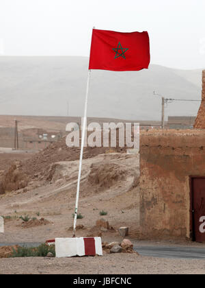 Drapeau marocain dans le Sahara de l'ouest Banque D'Images