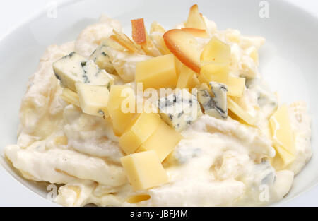 Macaroni au fromage, poulet et champignons Banque D'Images