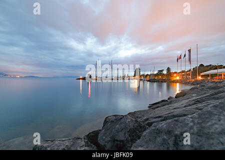 La tombée de par le Lac Léman (Lac de Genève) en Suisse Banque D'Images