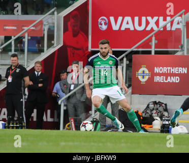 Stade national de football à Windsor Park, Belfast. 02 juin 2017. Vauxhall Défi International Match - Irlande du Nord 1 Nouvelle-Zélande 0. L'Irlande du Nord Stuart Dallas (14) en action. Banque D'Images