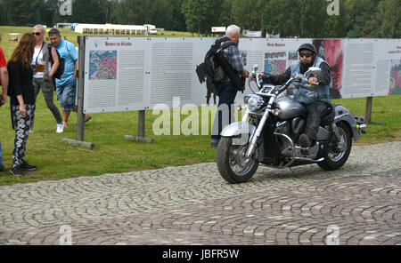 Les cavaliers sur leurs chevaux d'acier. Moto Harley Davidson Club. Banque D'Images