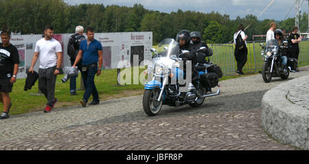 Les cavaliers sur leurs chevaux d'acier. Moto Harley Davidson Club. Banque D'Images