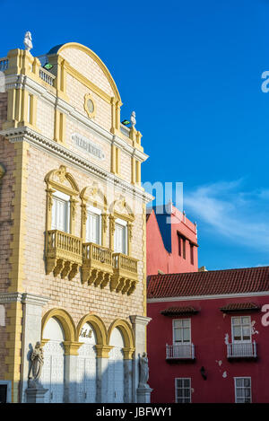 Façade du théâtre Heredia historique dans le centre colonial de Carthagène, Colombie Banque D'Images