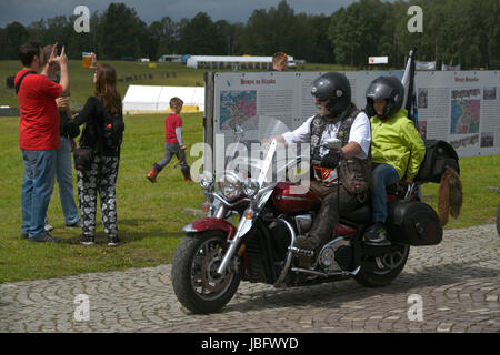 Les cavaliers sur leurs chevaux d'acier. Moto Harley Davidson Club. Banque D'Images