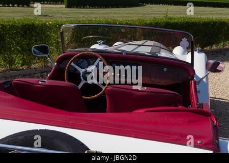 L'Italie. 10 Juin, 2017. Vue de l'intérieur et un tableau de bord d'une Morgan. Voitures anciennes et des voitures en exposition à Turin pendant Parco Valentino car show. Crédit : Marco Destefanis/Pacific Press/Alamy Live News Banque D'Images