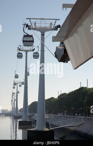 Site de l'Expo 98 à Lisbonne avec les ascenseurs Banque D'Images