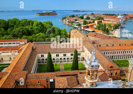 Vue sur le Monastère de San Giorgio et l''île de Giudecca à Venise, Italie. Monastère est situé sur l'île de San Giorgio Maggiore Banque D'Images