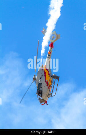 ALBACETE, Espagne-23 juin : Hélicoptère de la Patrulla Aspa prend part à une exposition sur la journée portes ouvertes de la base aérienne de Los Llanos le Juin 23, 2013, à Albacete, Espagne Banque D'Images