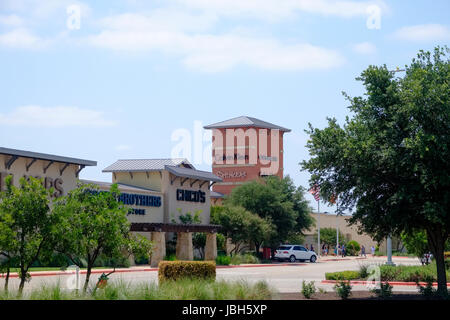 Centre commercial outlet store fronts de Round Rock, Texas Banque D'Images