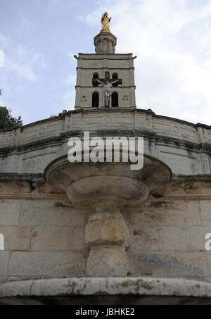 Avignon, France. 1 octobre, 2016. La cathédrale d'Avignon, ou 'Cathédrale Notre-Dame des Doms d·Avignon', photographié à Avignon, France, 1 octobre 2016. L'église est la cathédrale catholique de l'archevêché d'Avignon dans le sud de la France et siège de l'archevêque d'Avignon. - Pas de service de fil - Photo : Tim Brakemeier/dpa-Zentralbild/dpa/Alamy Live News Banque D'Images