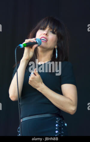 L'île de Wight, Royaume-Uni. 11 Juin, 2017. Imelda May sur la scène principale à l'Isle of Wight Festival 2017 Credit : James Houlbrook/Alamy Live News Banque D'Images