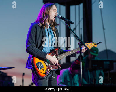 7 avril 2017 - Wilmington (Caroline du Nord), USA - Musiciens CHOEUR RIVIÈRE minuit il se produit dans le cadre de la Caroline du Nord 2017 Azalea Festival qui a eu lieu au centre-ville de Wilmington Copyright 2017 Jason Moore. Crédit : Jason Moore/ZUMA/Alamy Fil Live News Banque D'Images