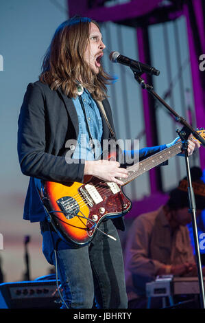 7 avril 2017 - Wilmington (Caroline du Nord), USA - Musiciens CHOEUR RIVIÈRE minuit il se produit dans le cadre de la Caroline du Nord 2017 Azalea Festival qui a eu lieu au centre-ville de Wilmington Copyright 2017 Jason Moore. Crédit : Jason Moore/ZUMA/Alamy Fil Live News Banque D'Images