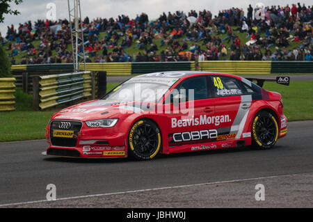 Le circuit de Croft, Angleterre, 11 juin 2017. Ollie Jackson la conduite sur la tour de chauffe pour la course 14 du British Touring Car Championship Circuit à Croft, Crédit : Colin Edwards/Alamy Live News. Banque D'Images