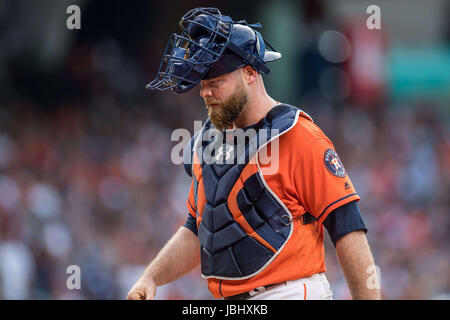 Houston, TX, USA. 9 juin, 2017. Astros de Houston catcher Brian McCann (16) pendant un match entre les Astros de Houston et les Angels de Los Angeles au Minute Maid Park de Houston, TX. Les Anges a gagné le match 9-4.Trask Smith/CSM/Alamy Live News Banque D'Images