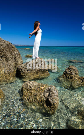 Offrant une vue sur la mer libre happy woman Banque D'Images