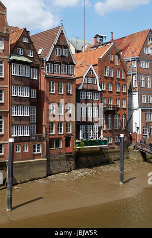 Les plus anciennes maisons de Hambourg au Nikolaifleet Deich (rue). Banque D'Images