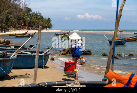 Vendeur de rue, sur la plage Banque D'Images