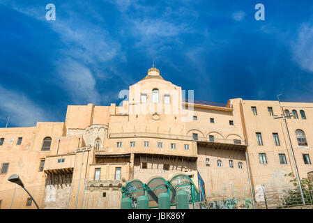 Castello Cagliari Sardaigne, vue arrière de la cathédrale Duomo et le haut château dans le centre historique de Cagliari, Sardaigne. Banque D'Images