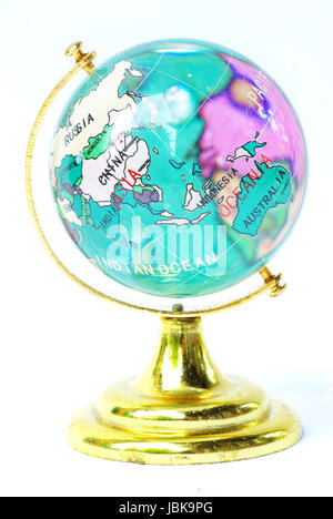 Planète parfaite crystal ball globe isolated on white Banque D'Images