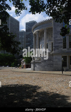 Merchants' Exchange Building (1832-4) dans le contexte de bâtiments plus modernes dans la région de Philadelphia, Pennsylvania, United States Banque D'Images