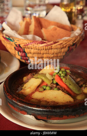 Tajine de dromadaire dans un restaurant de cuisine au Maroc Banque D'Images