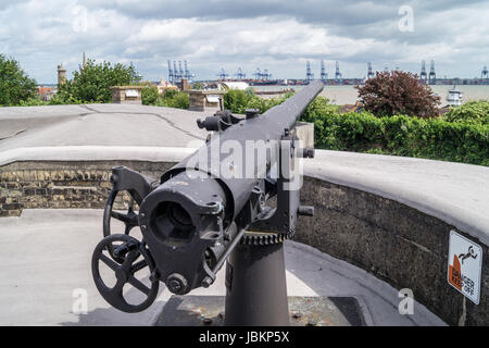 QF 12 livres, des armes à feu de calibre de 3 pouces, Harwich Redoubt, construit 1808-1811, Harwich, Essex, Angleterre Banque D'Images