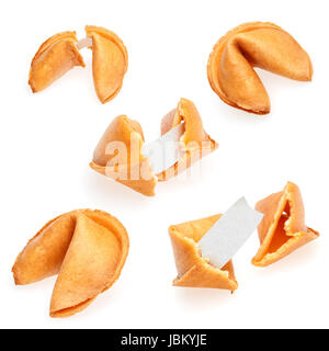 Ensemble de fortune cookies avec glissement en blanc isolé sur fond blanc Banque D'Images